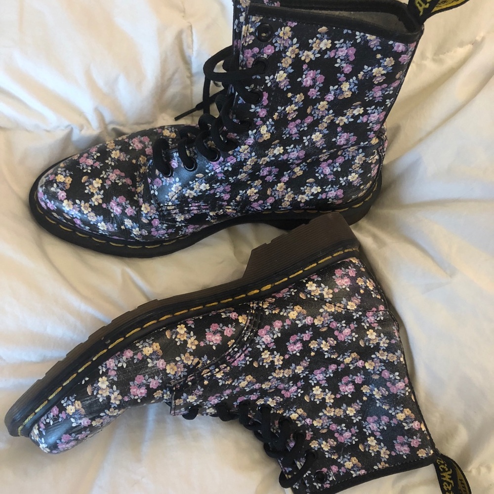 FLORAL DOC MARTENS LOTTIE 💐💐